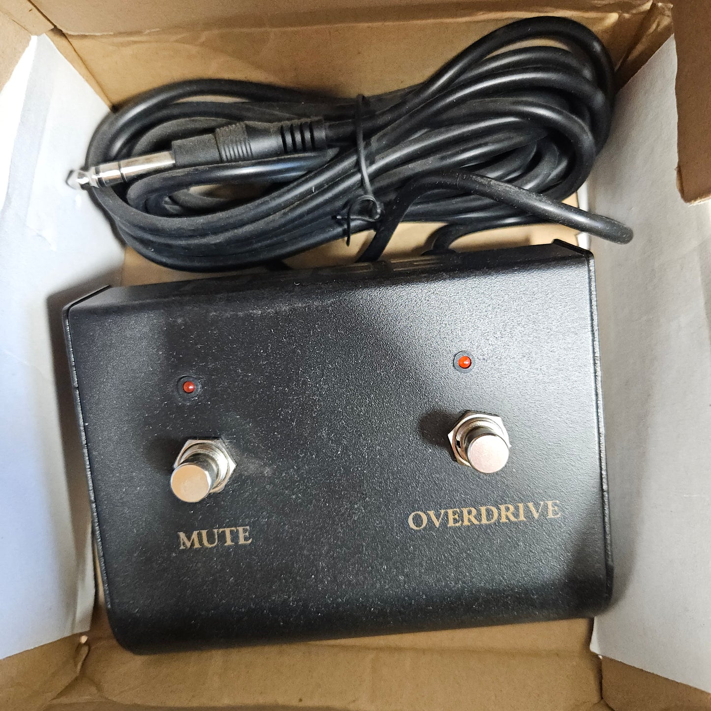 EDEN PEDL-70004 Mute / Overdrive met LED 2 schakelaar footswitch