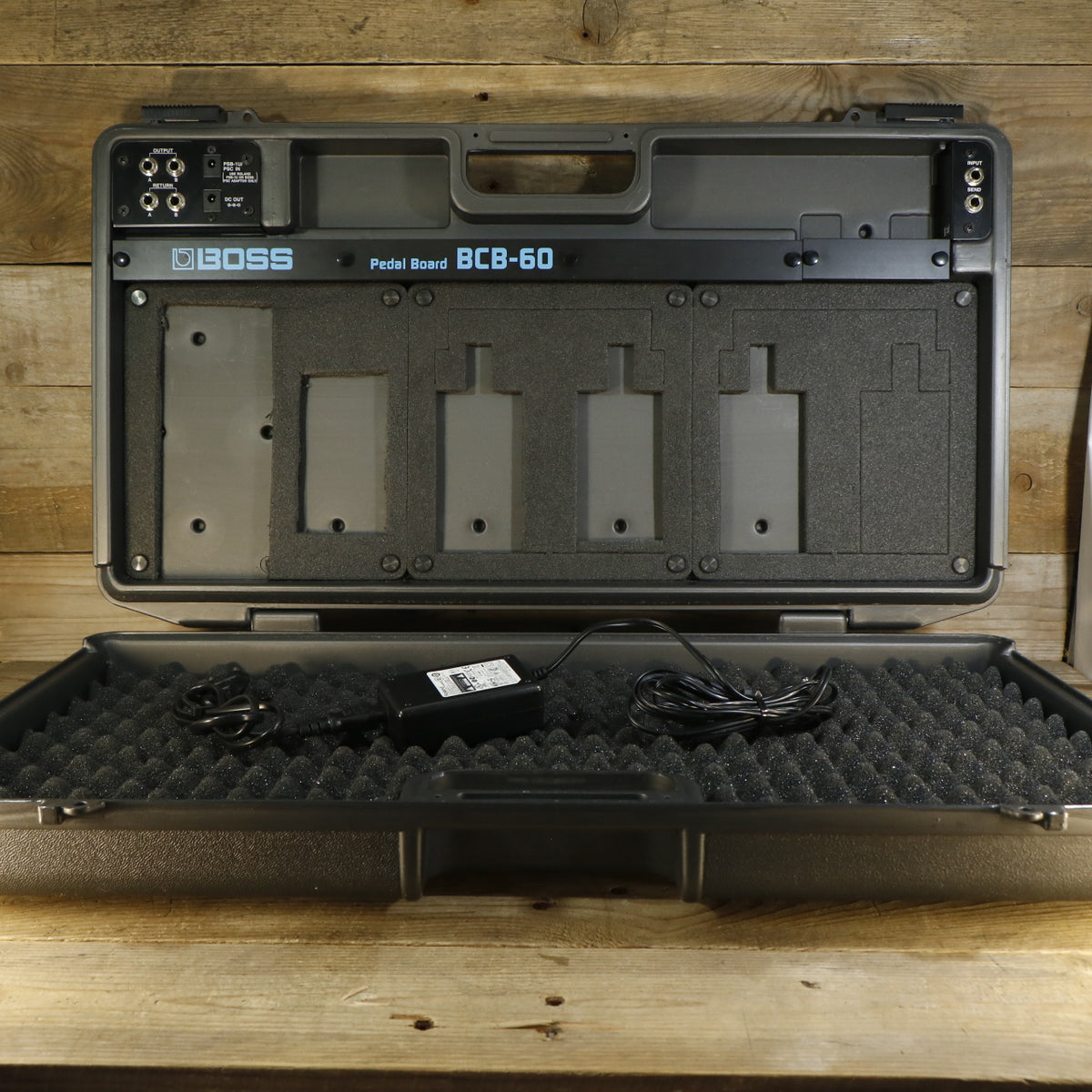Boss BCB-60 Pedalboard incl Power Supply (s/n L4D4418, Made in Taiwan)