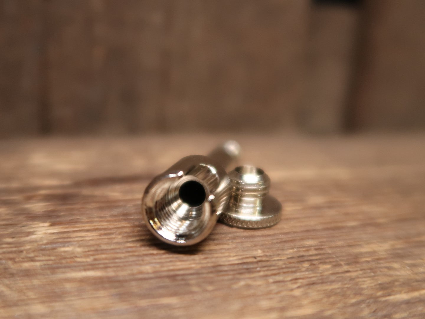 Solderless patch cable plug connectors