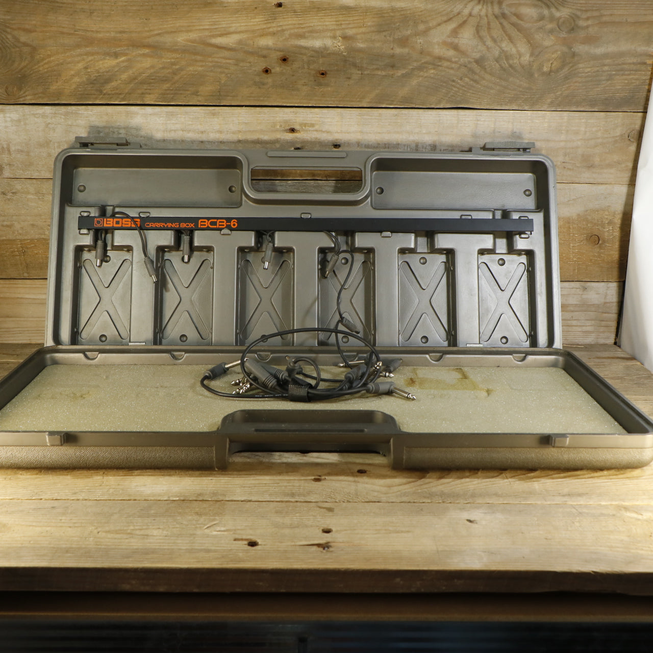 Boss BCB-6 Pedalboard (s/n 300281, Vintage, Made in Japan, incl daisy chain, 4 patch cables and 1 long cable)