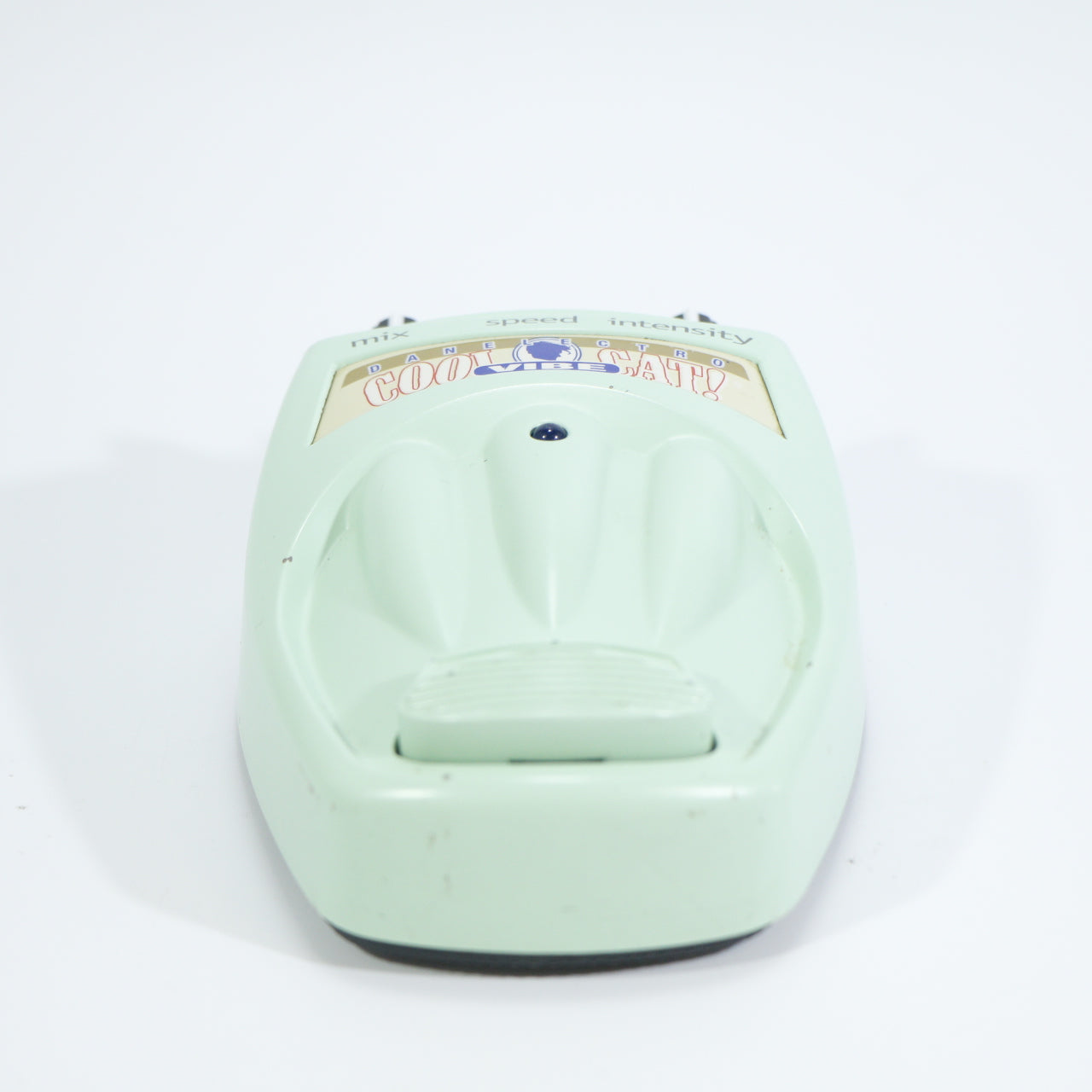 Danelectro CV-1 Cool Cat Vibe (metalen behuizing, analoog, met lampje)