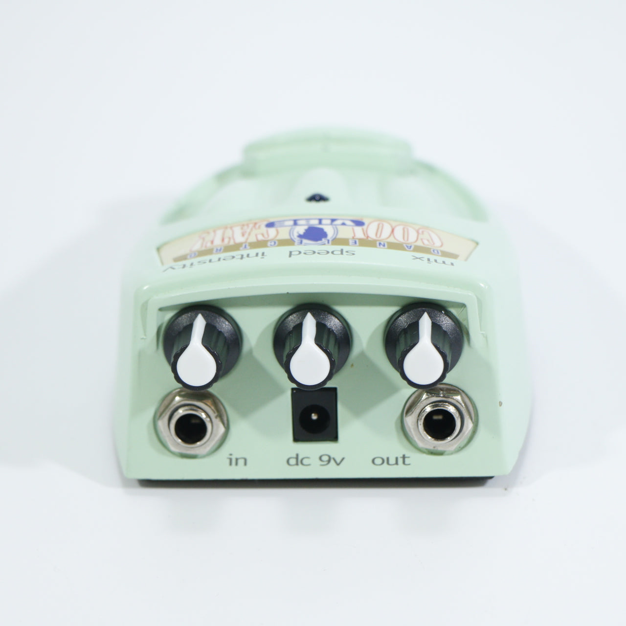Danelectro CV-1 Cool Cat Vibe (metalen behuizing, analoog, met lampje)