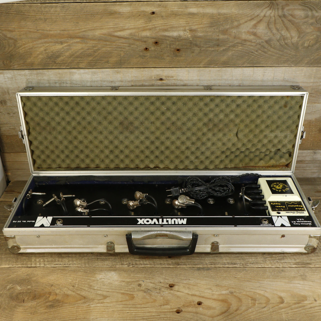 Multivox SE-PB Pedalboard met SE-XP Power Supply (120 volt) koffer hard case