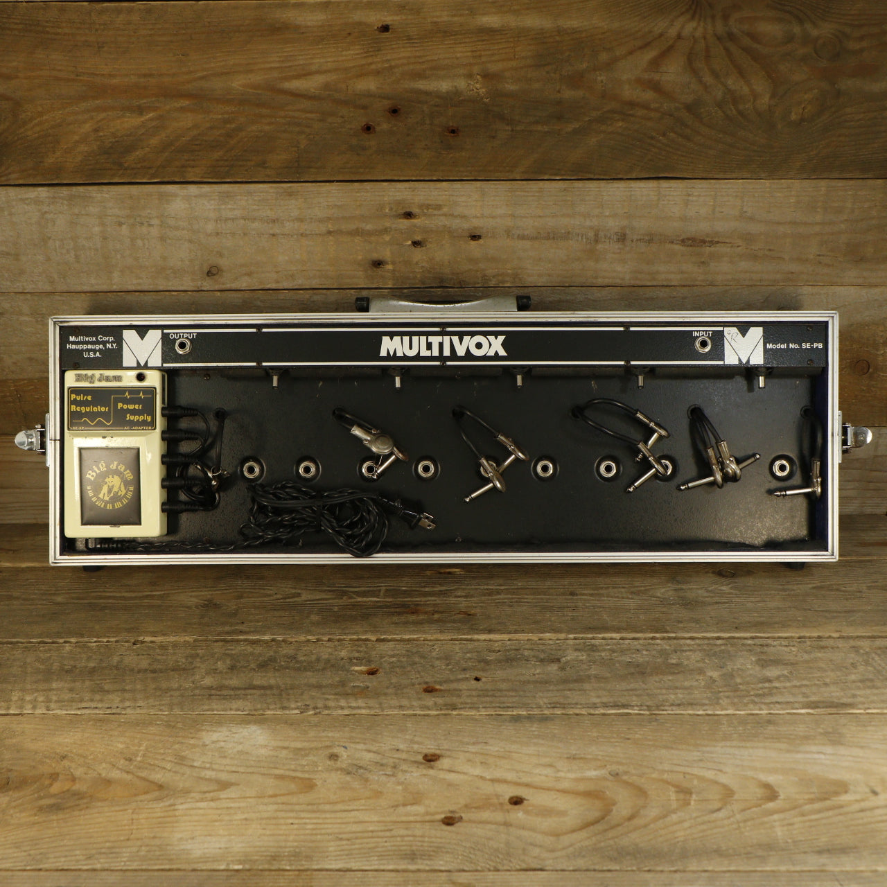 Multivox SE-PB Pedalboard met SE-XP Power Supply (120 volt) koffer hard case