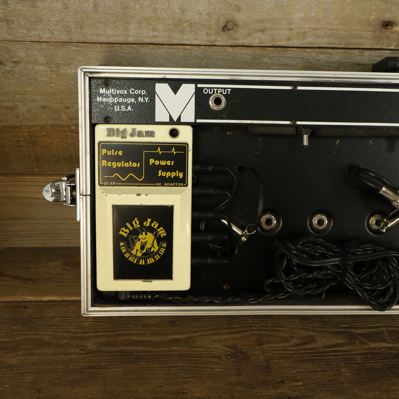 Multivox SE-PB Pedalboard met SE-XP Power Supply (120 volt) koffer hard case