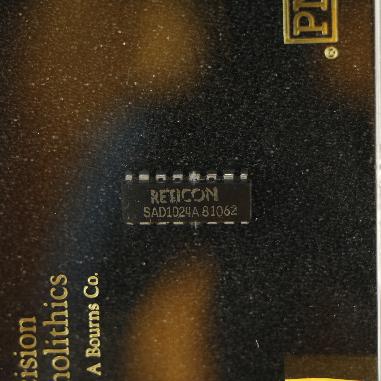 Reticon SAD1024 BBD bucket brigade delay chip (getest, New Old Stock (NOS), vintage, analoog)